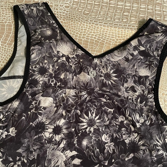 Lululemon Run: Split Singlet - Picture 12 of 12